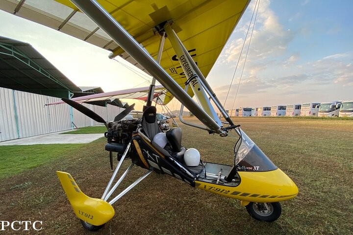 microlight-flying-2742.jpg